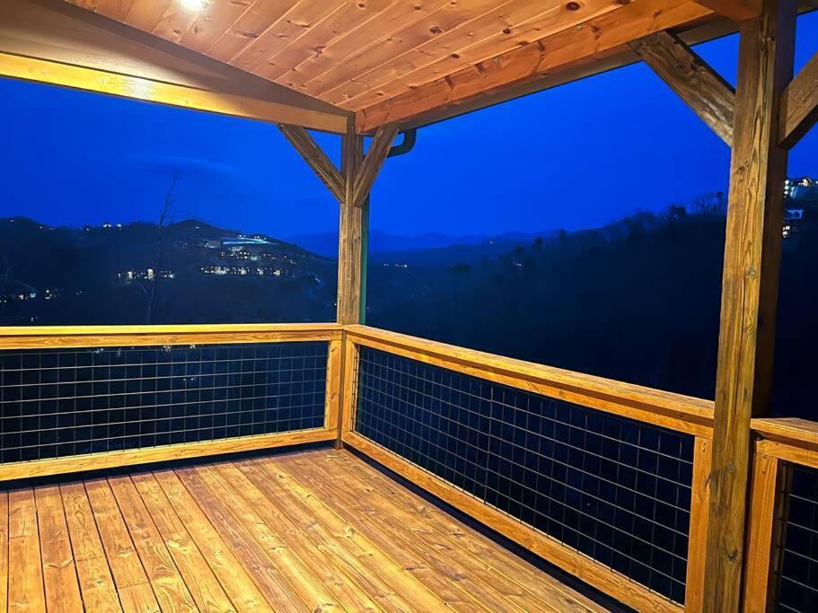 גטלינבורג * * 4 Master Bedrooms, Views, Theater, Arcade, Evc מראה חיצוני תמונה