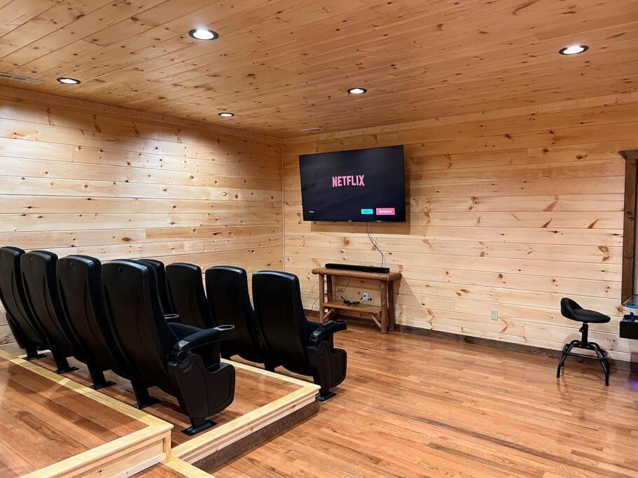 גטלינבורג * * 4 Master Bedrooms, Views, Theater, Arcade, Evc מראה חיצוני תמונה