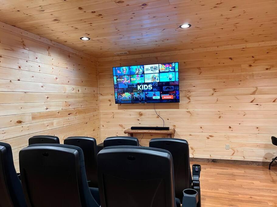 גטלינבורג * * 4 Master Bedrooms, Views, Theater, Arcade, Evc מראה חיצוני תמונה